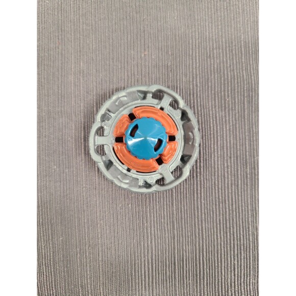 Beyblade Earth Eagle and Gravity Destroyer with 1 Launcher - Picture 5 of 5